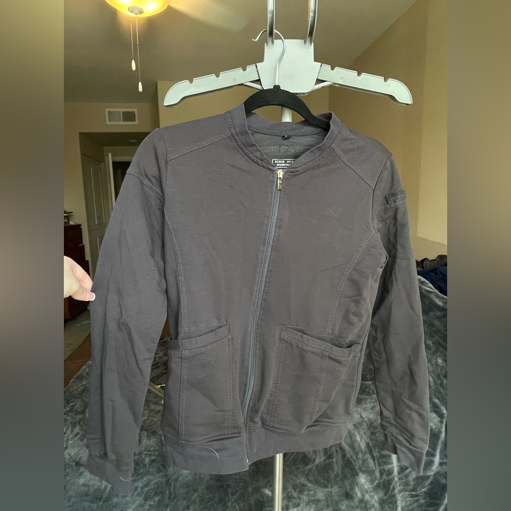 Amazon gray scrub jacket, size small